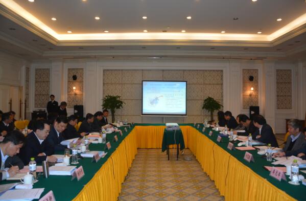 我院院長(zhǎng)隨科技部專(zhuān)家調(diào)研組來(lái)咸寧指導(dǎo)國(guó)家高新區(qū)創(chuàng)建工作