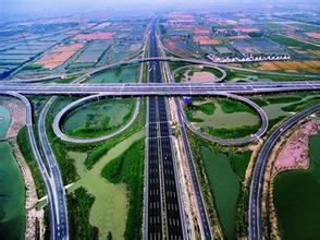 實(shí)施新一輪基礎(chǔ)設(shè)施投資提高總需求